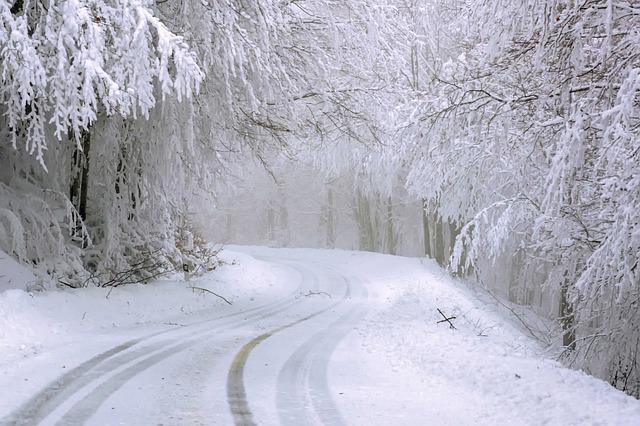 Snöig väg